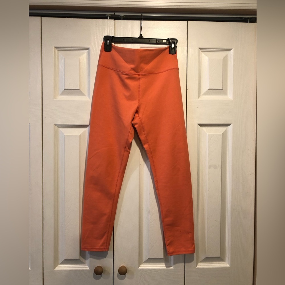 Fabletics Tamgerine 3/4 In Gym Leggings